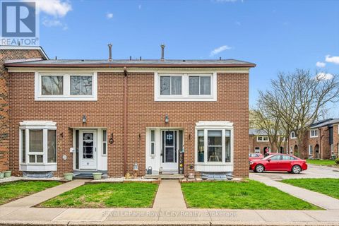 30 - 121 BAGOT STREET Guelph (Junction/Onward Willow) ON N1H5T8