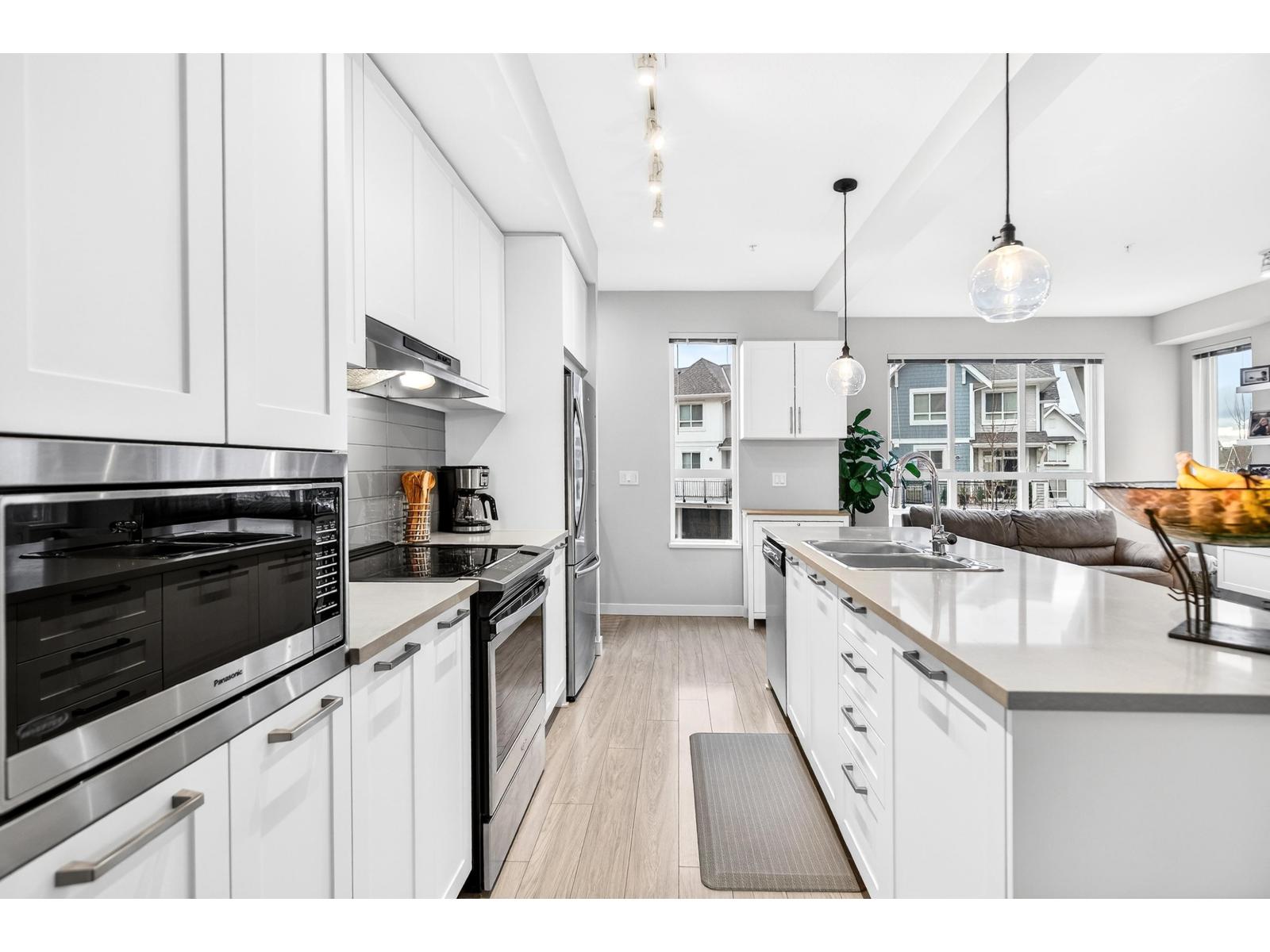 25 8335 NELSON STREET