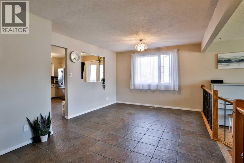 99 Lemoyne Crescent W