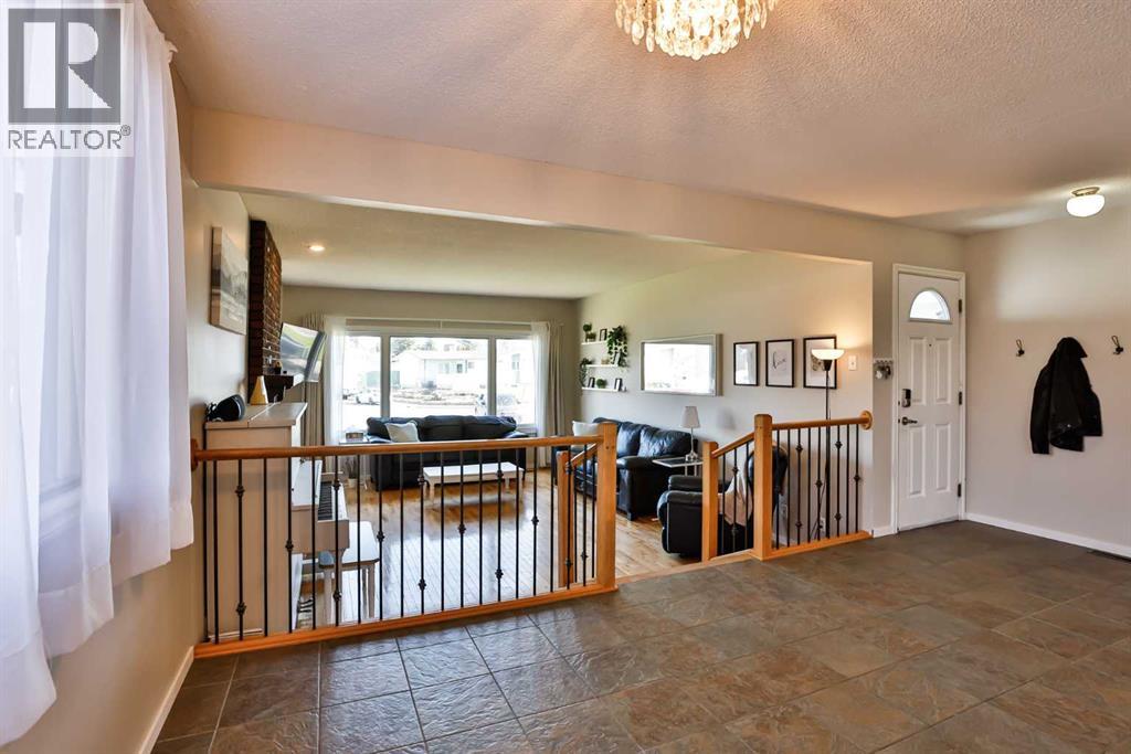 99 Lemoyne Crescent W