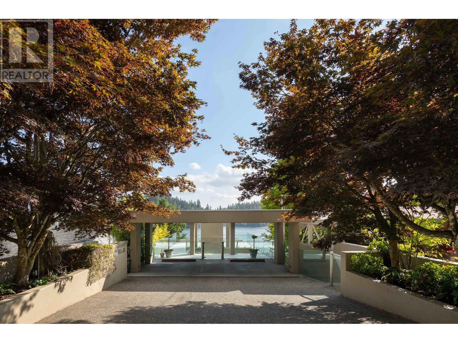 2724 PANORAMA DRIVE