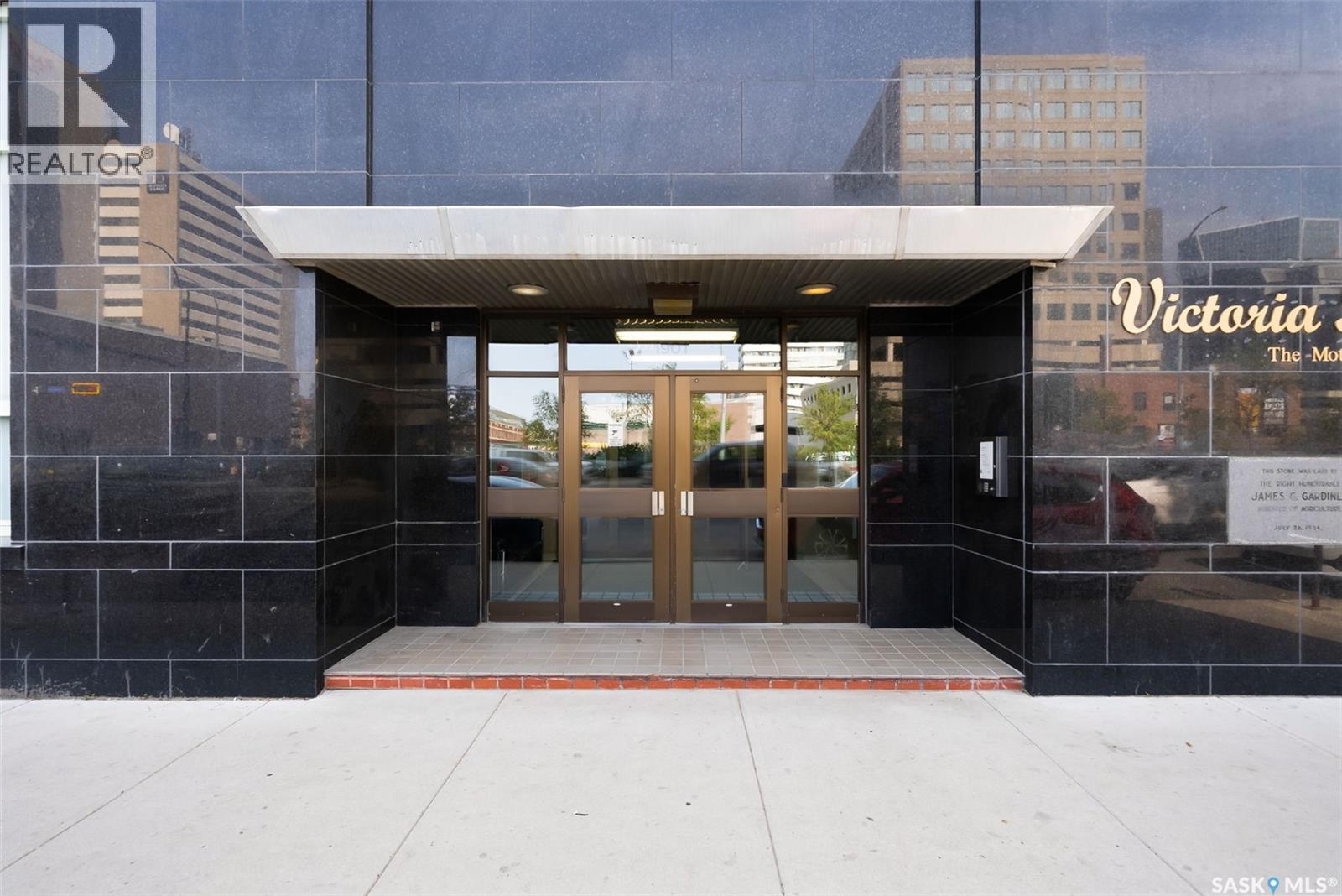 703 1901 Victoria AVENUE