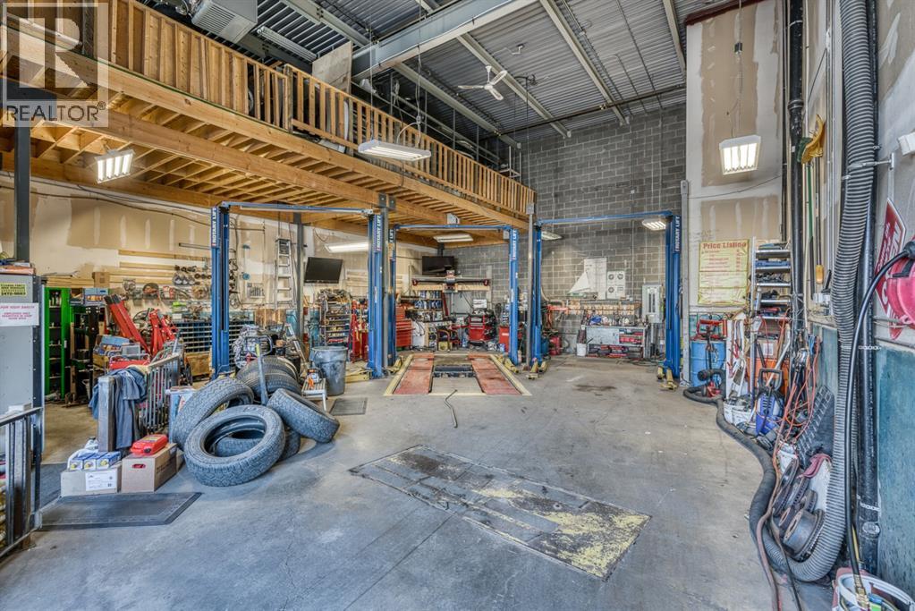 215, 32 Westwinds Crescent NE