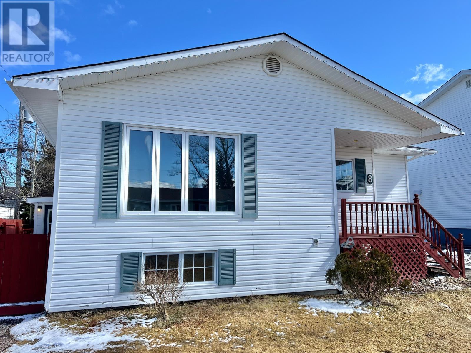 8 Carlton Place