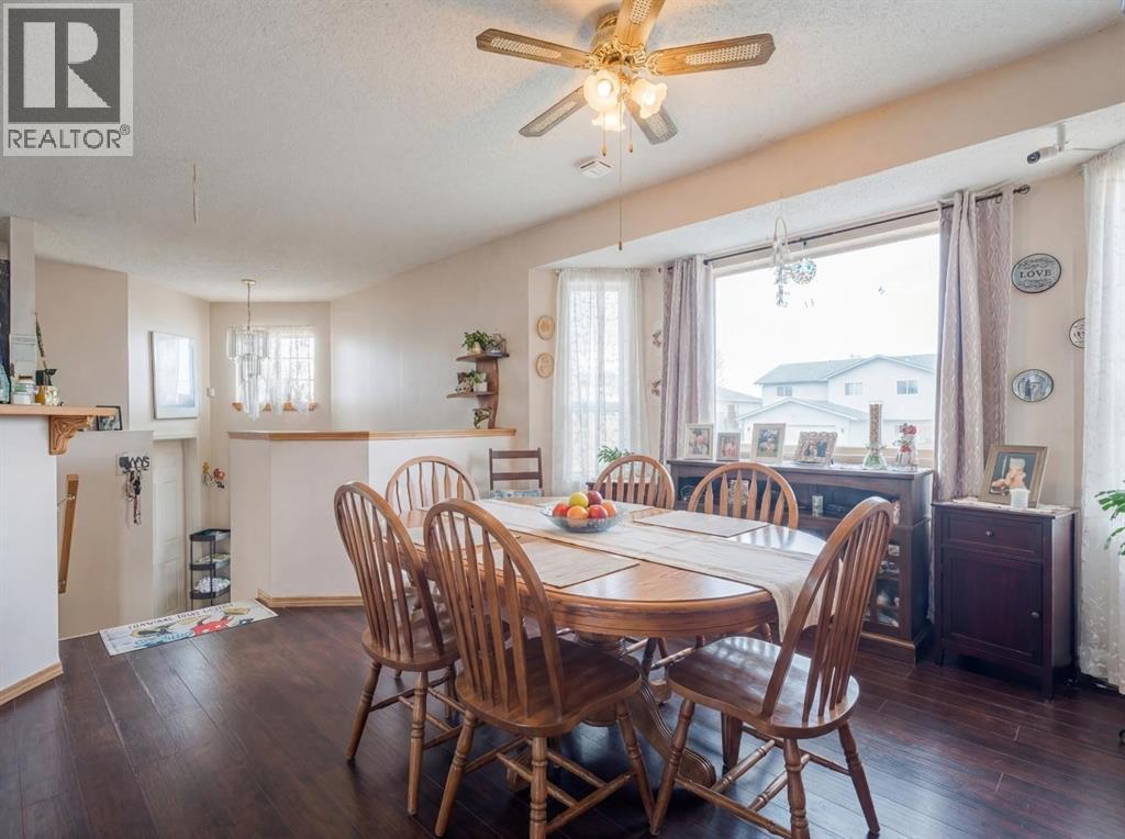 206 Saratoga Close NE