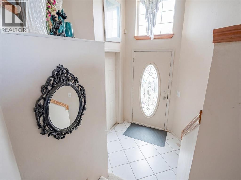 206 Saratoga Close NE