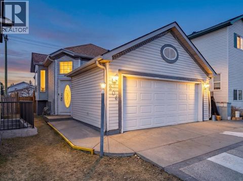 206 Saratoga Close NE Calgary AB T1Y7A1