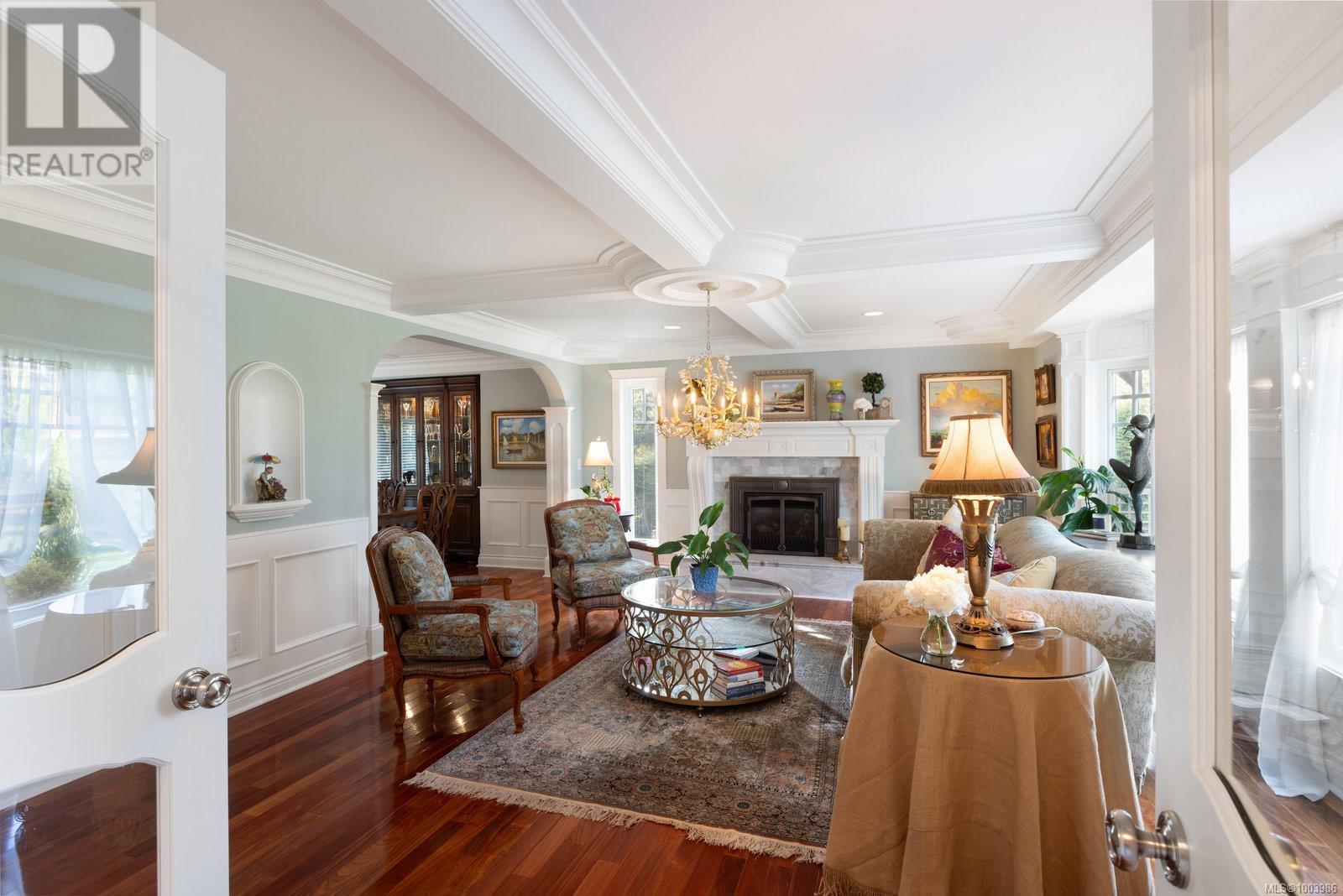 2773 Arbutus Rd
