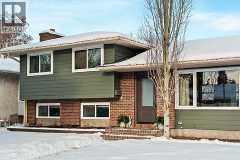 212 Vantage Place NW Calgary AB T3A1X9