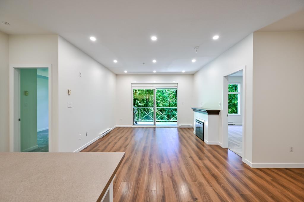 213 33318 E BOURQUIN CRESCENT