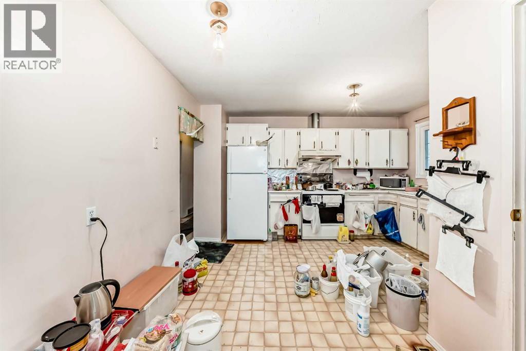 352 Malvern Close NE