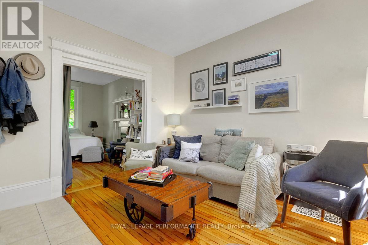 486-488 LISGAR STREET