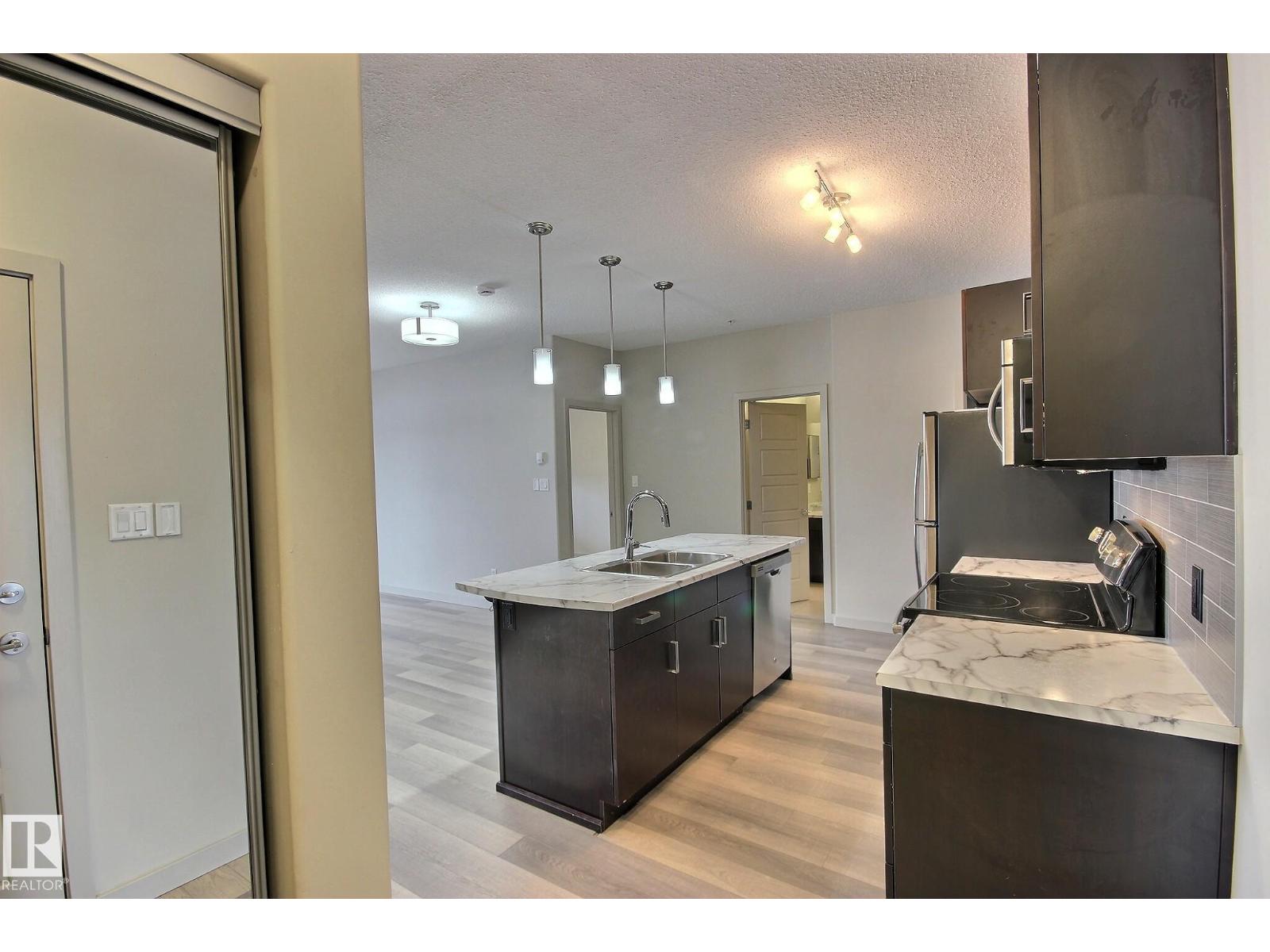 #104 320 AMBLESIDE LINK LI SW