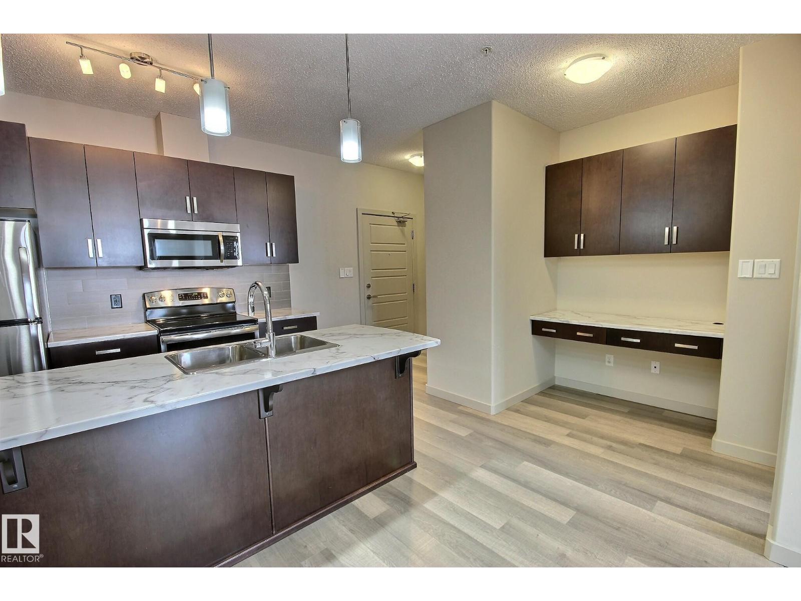 #104 320 AMBLESIDE LINK LI SW