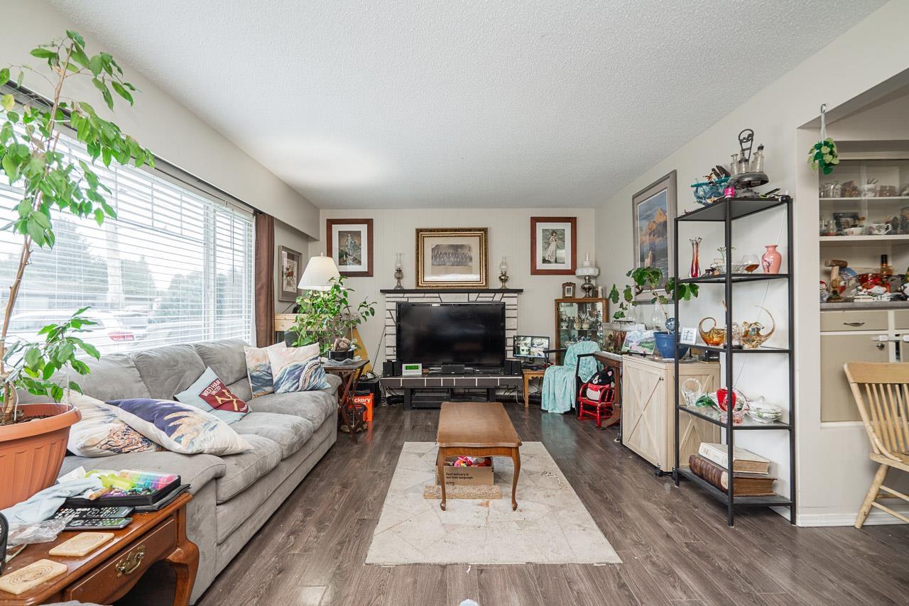 2130 SANDALWOOD CRESCENT