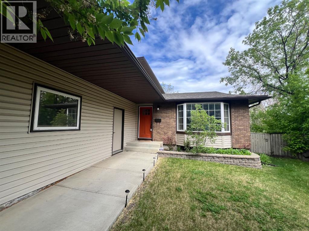 436 Ranchridge Bay NW