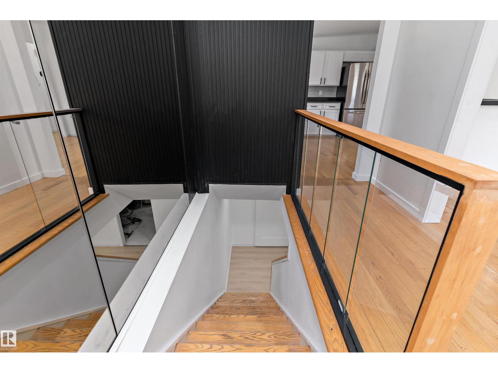 23 GILLINGHAM CR