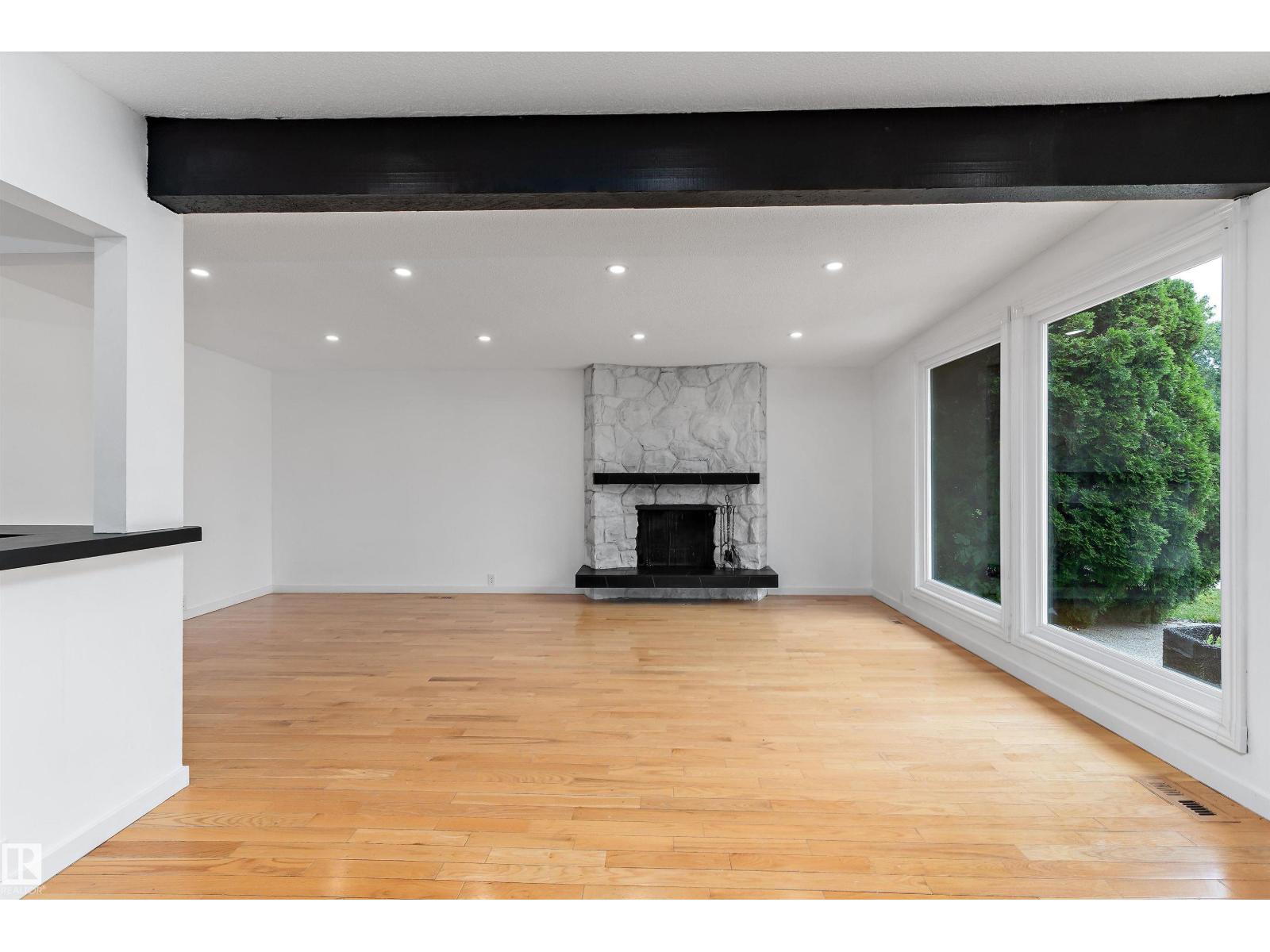 23 GILLINGHAM CR