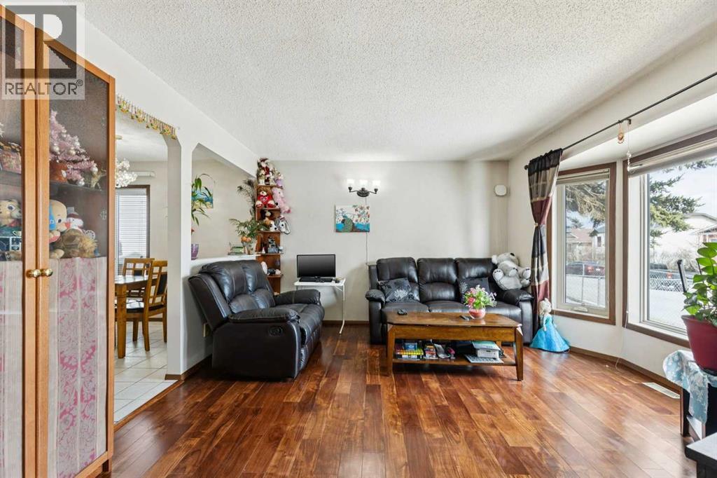 156 Falshire Close NE