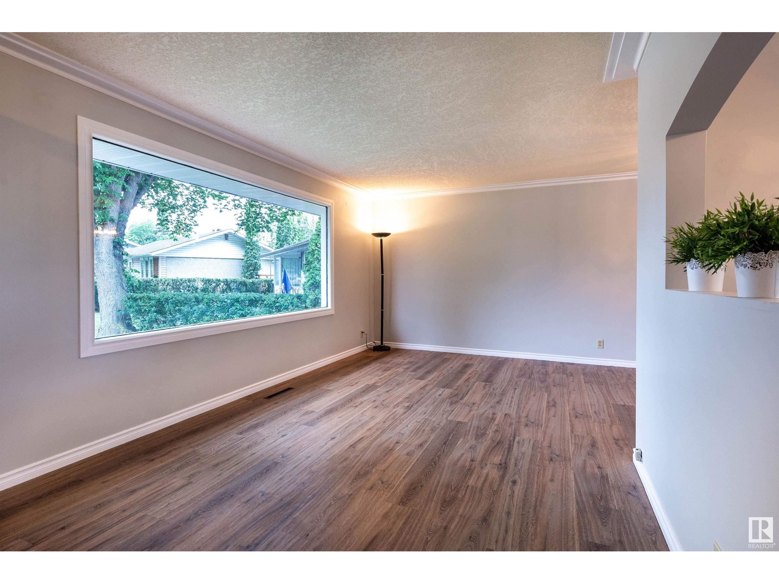 8116 158 ST NW