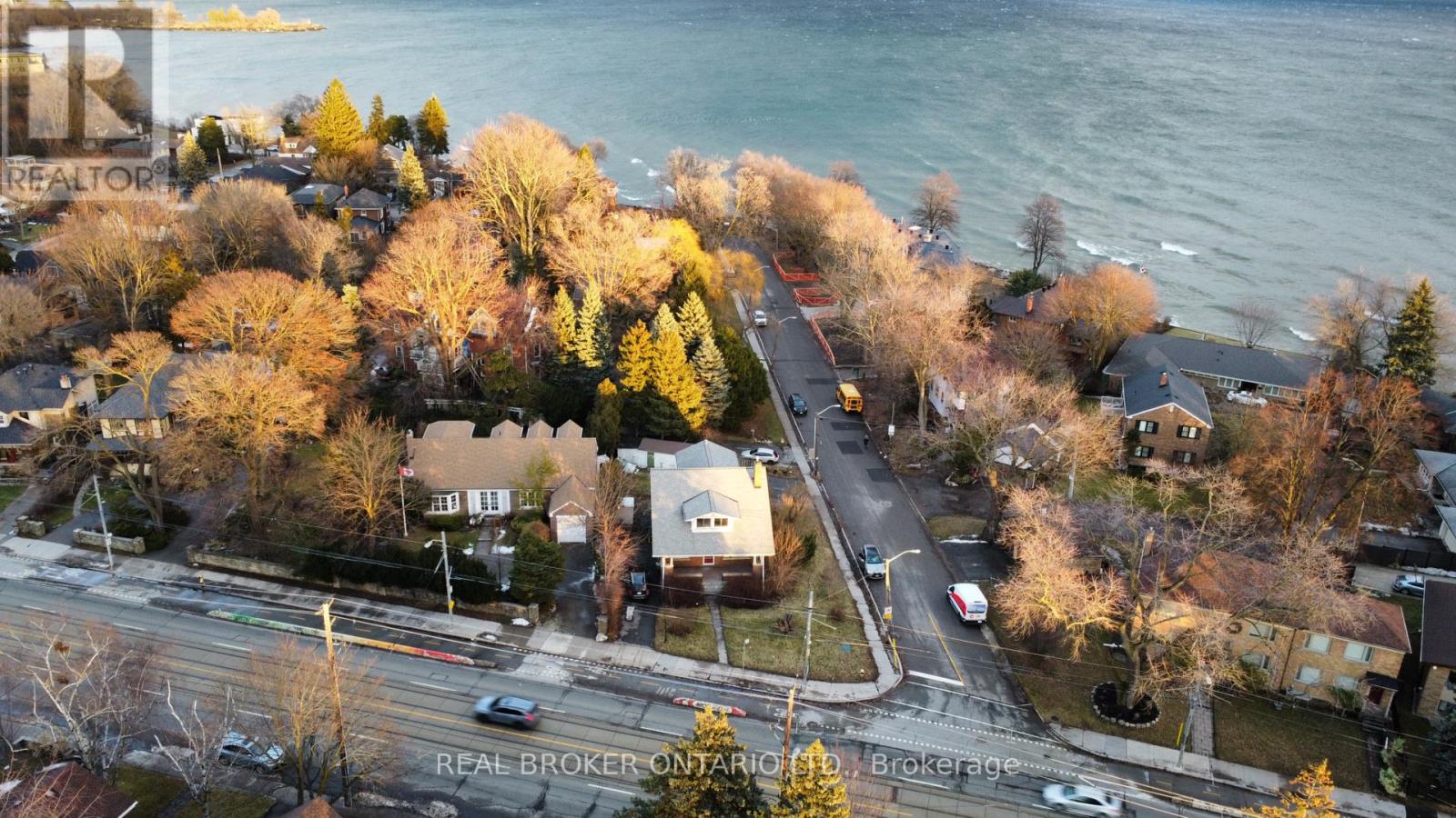 2585 LAKESHORE BOULEVARD W