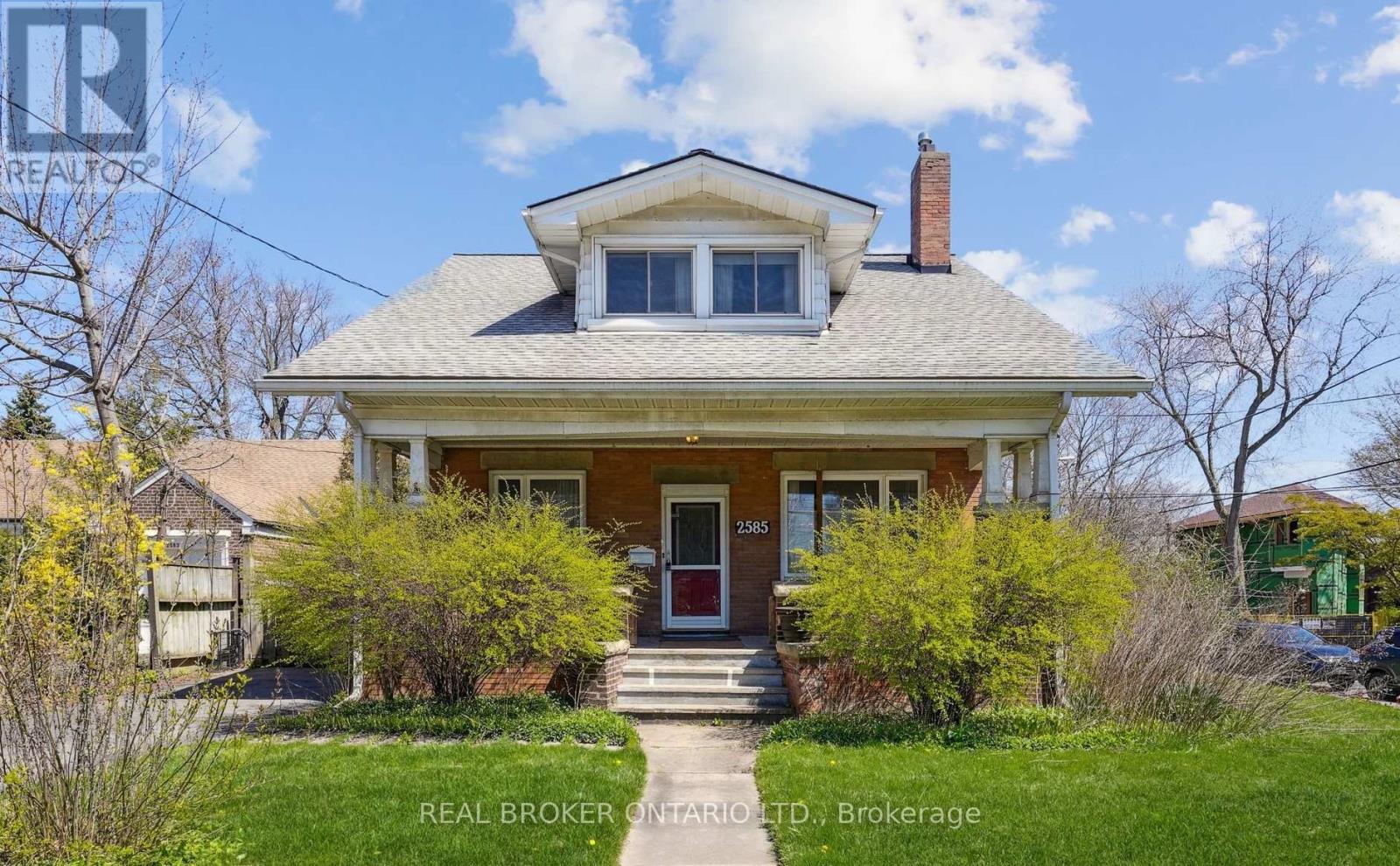 2585 LAKESHORE BOULEVARD W