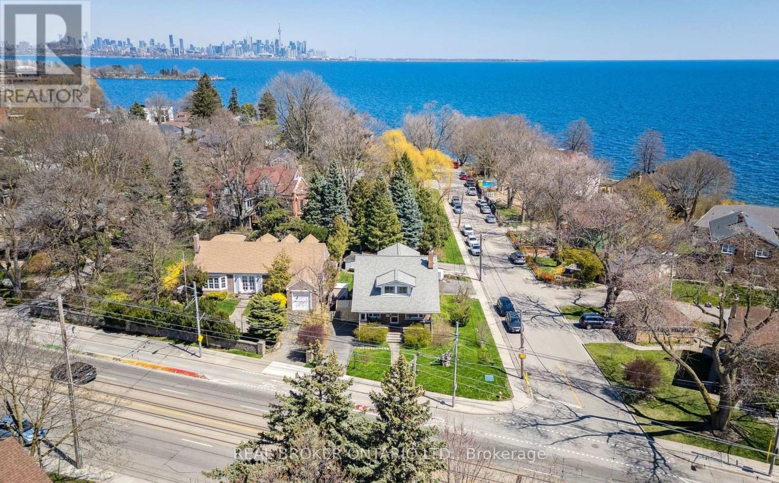 2585 LAKESHORE BOULEVARD W