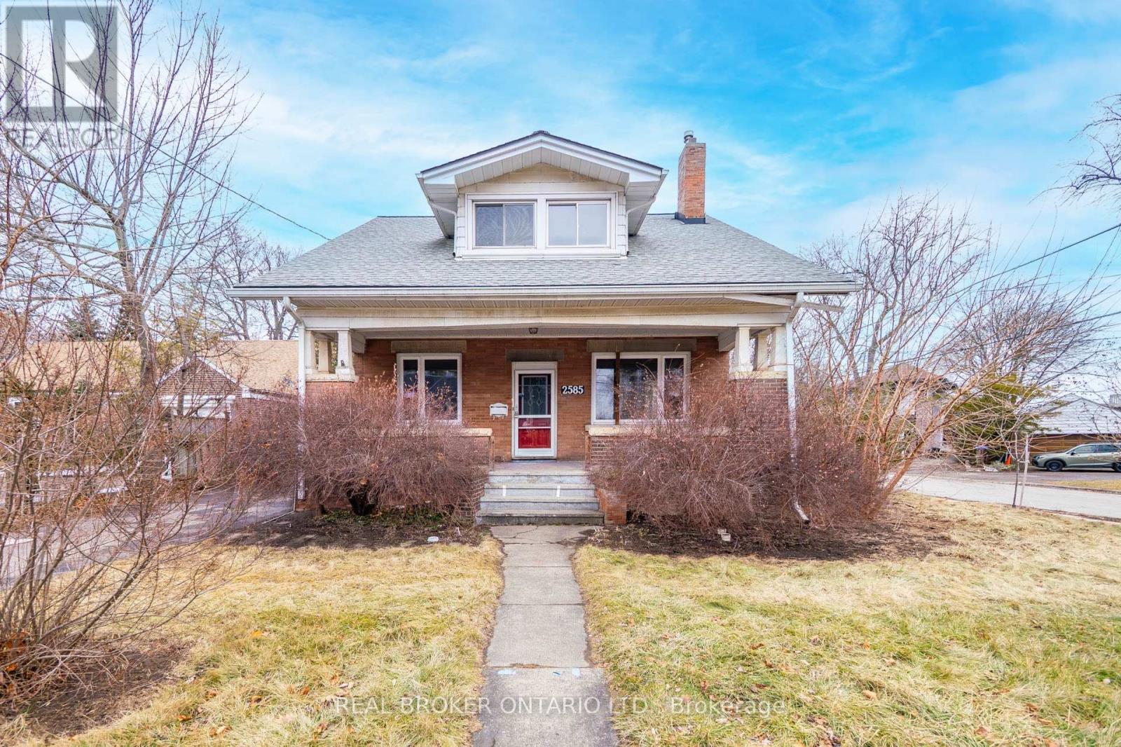 2585 LAKESHORE BOULEVARD W