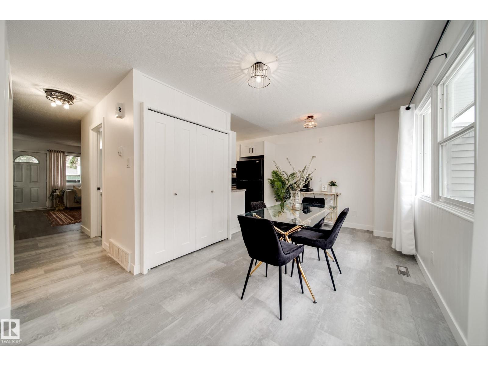 521 VILLAGE ON THE GREEN GR NW