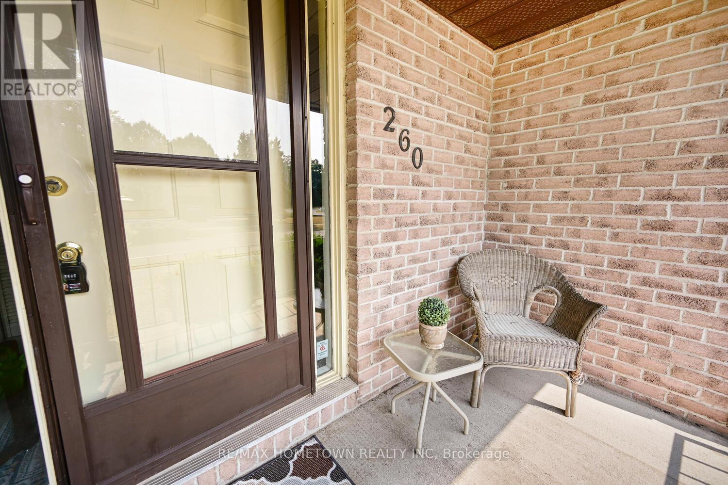 260 COLONEL DOUGLAS CRESCENT