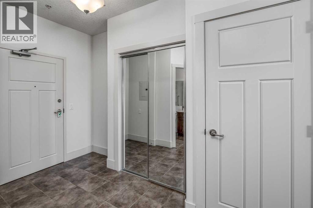213, 77 George Fox Trail W