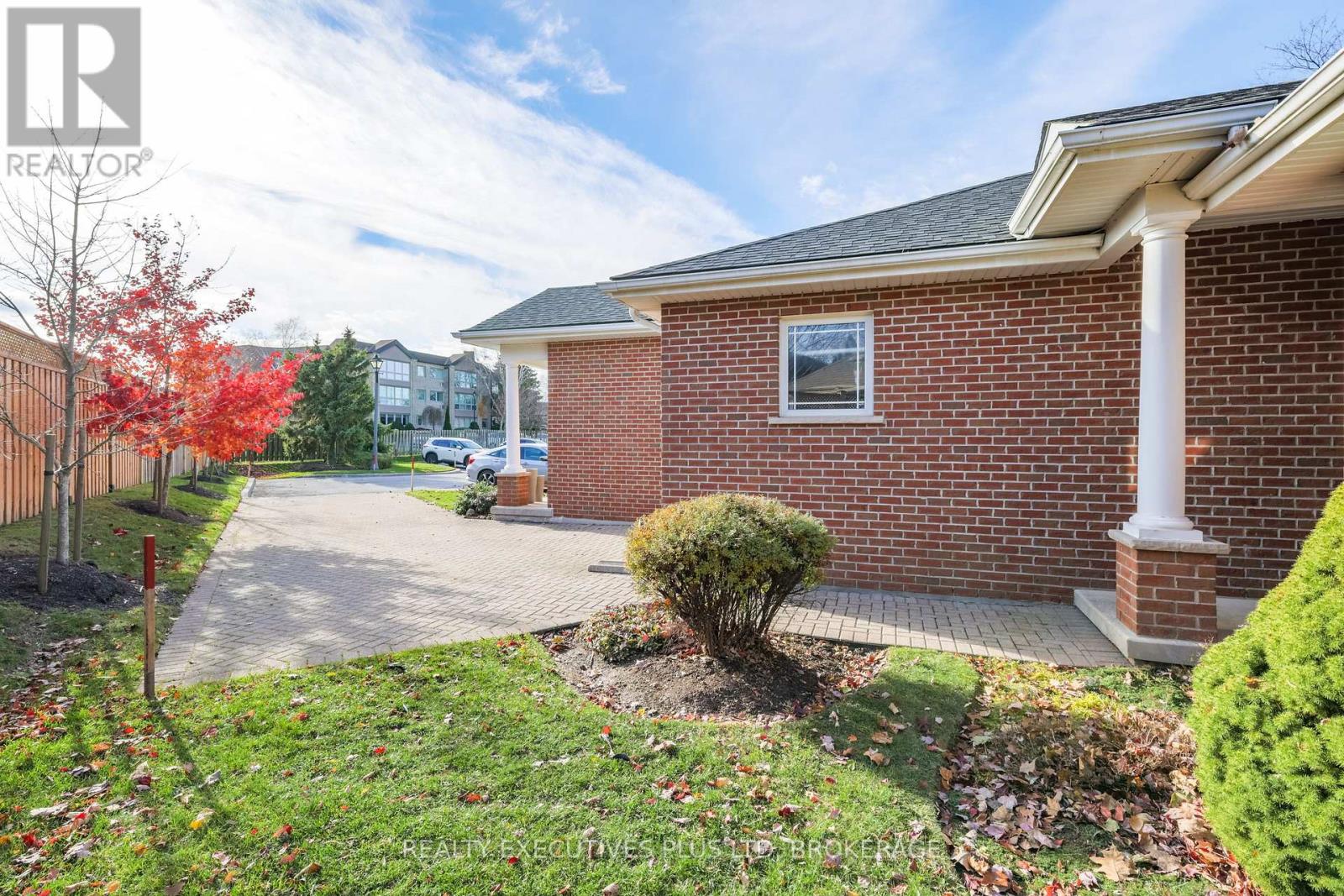 10 - 3300 MONTROSE ROAD