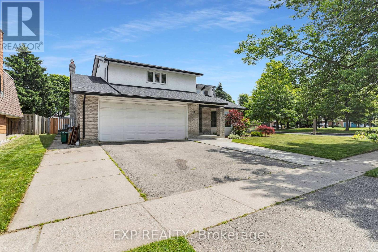 20 BLUE SPRUCE COURT