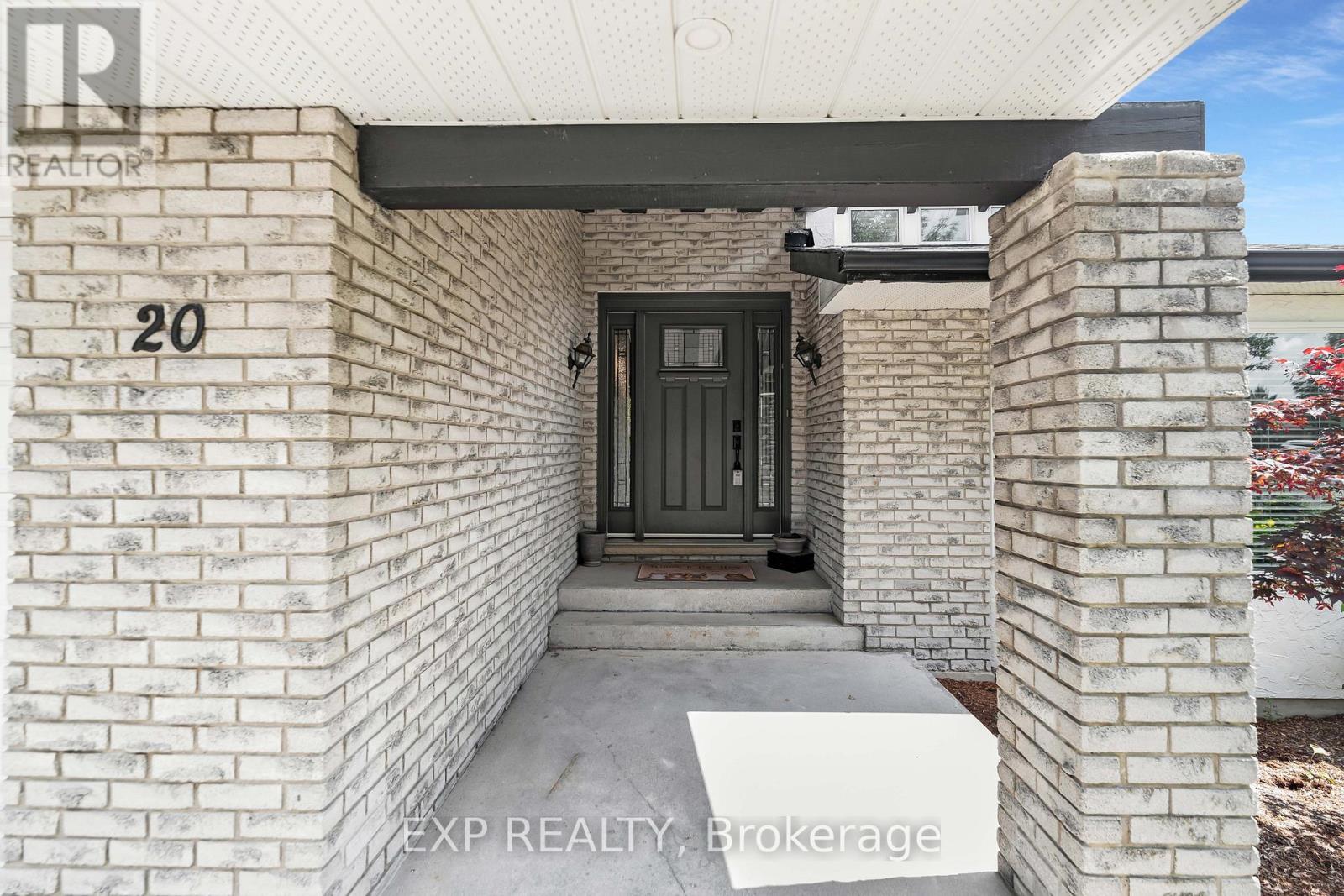 20 BLUE SPRUCE COURT