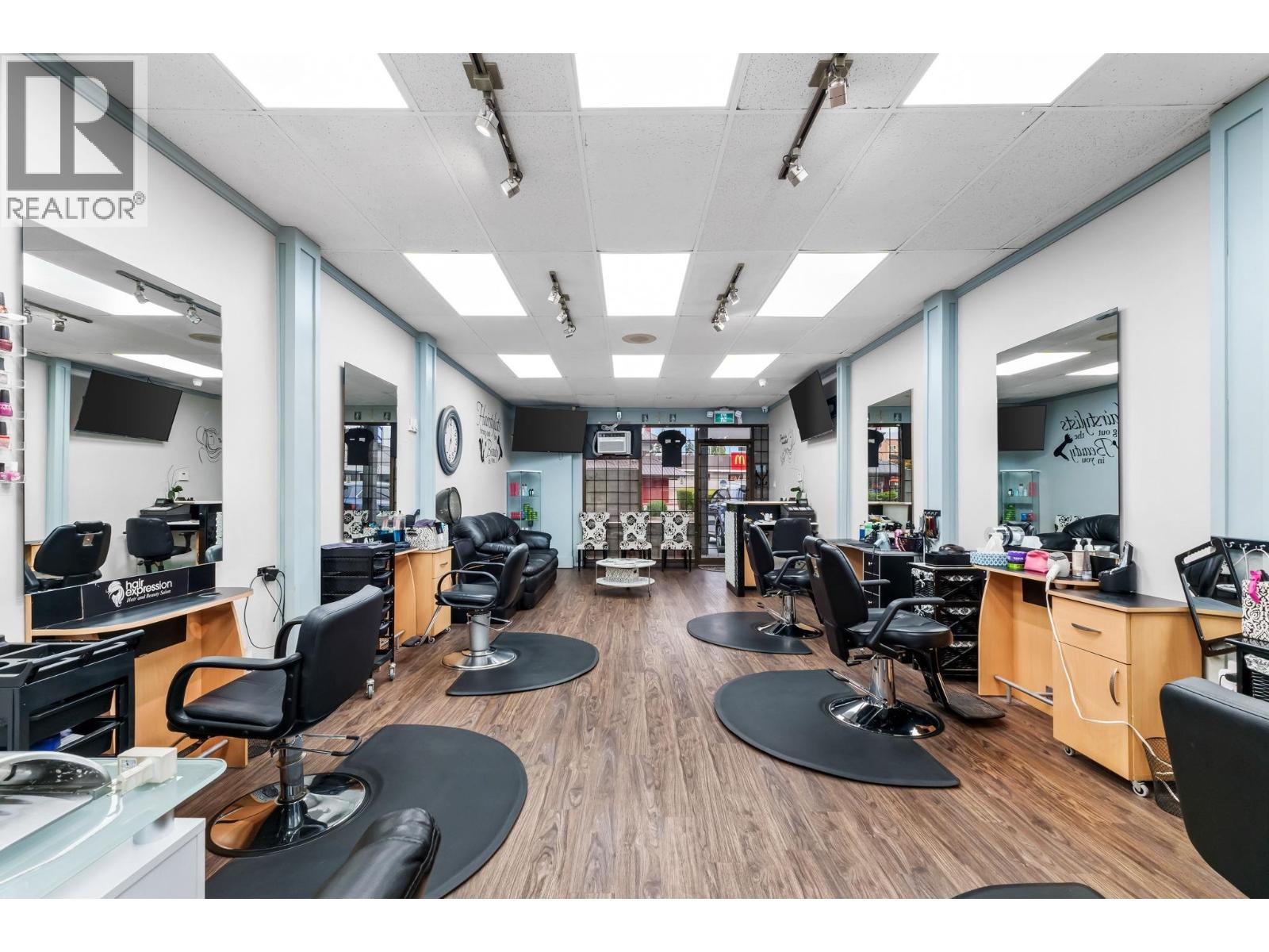 22752 LOUGHEED HIGHWAY