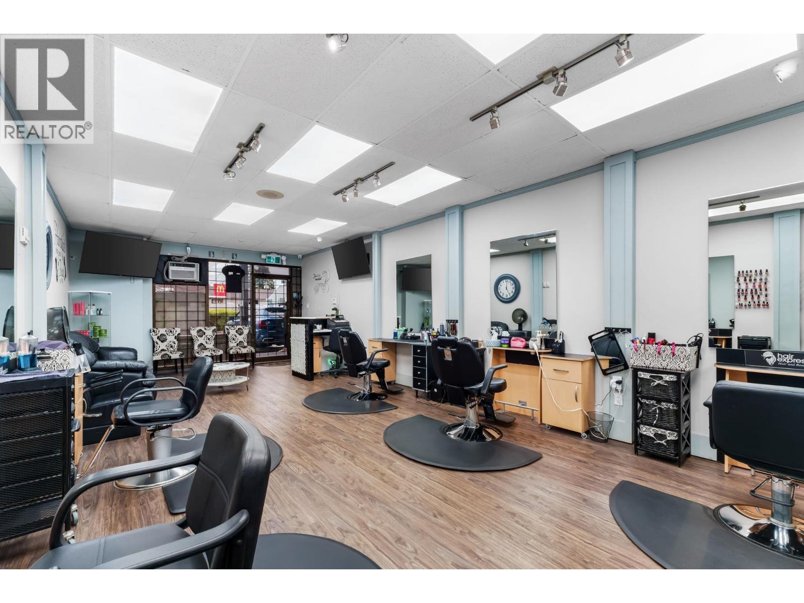 22752 LOUGHEED HIGHWAY