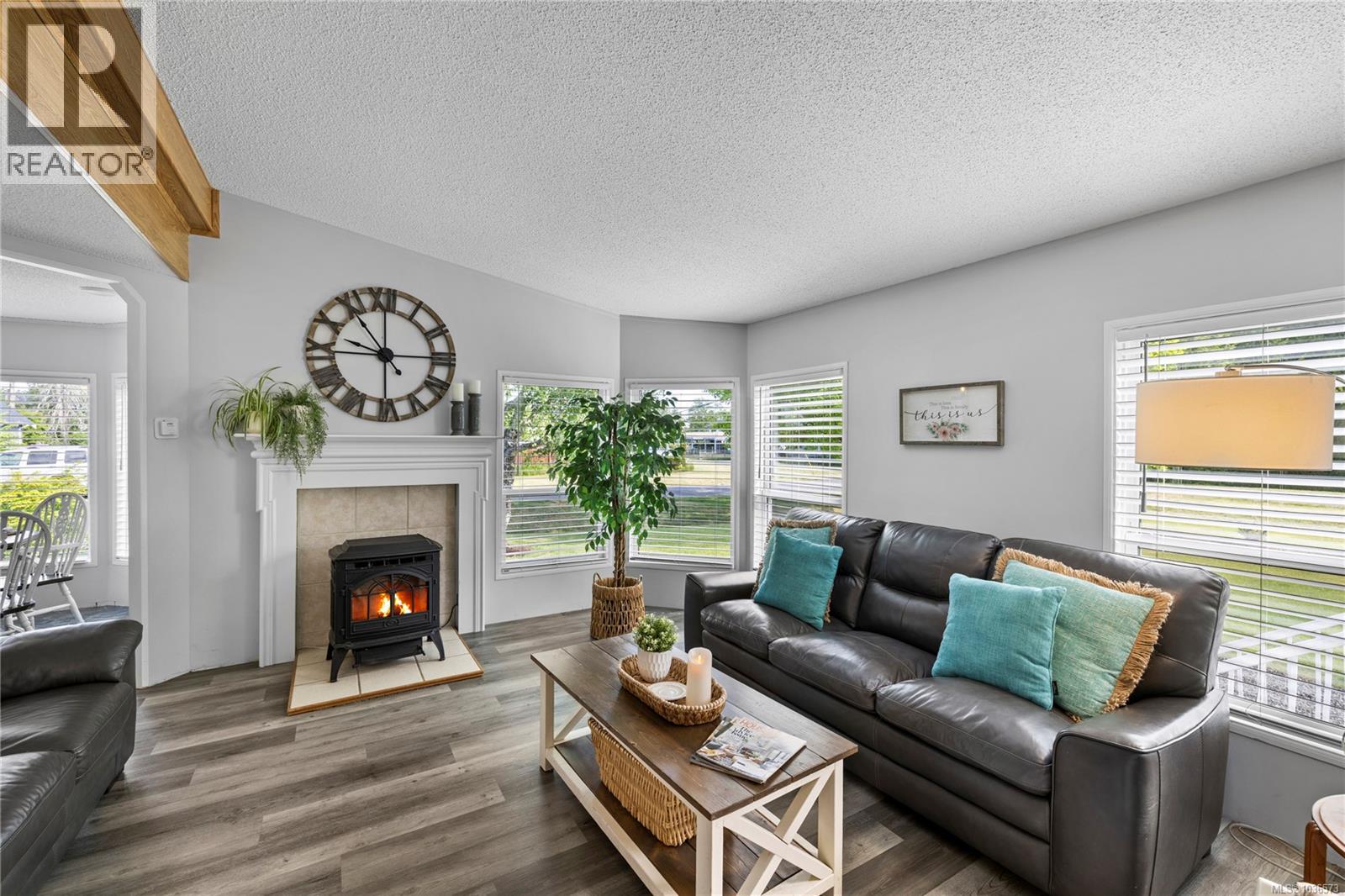 661 Barclay Cres N