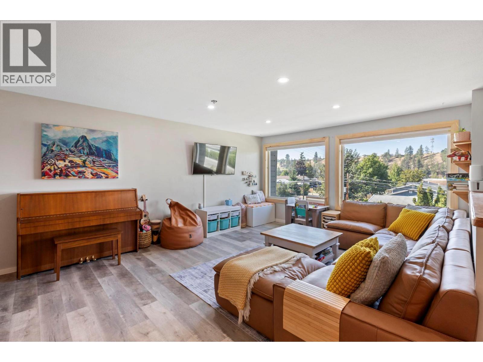 1525 Hollywood Road S