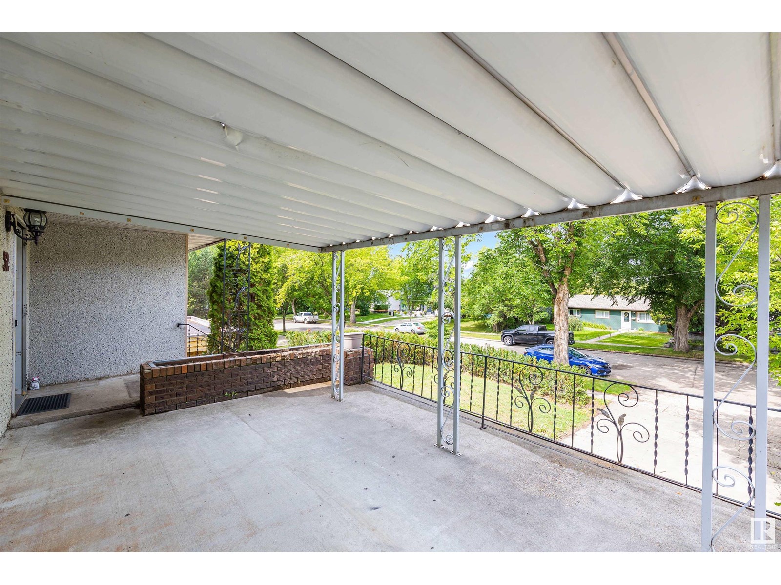 52 BELMONT DR