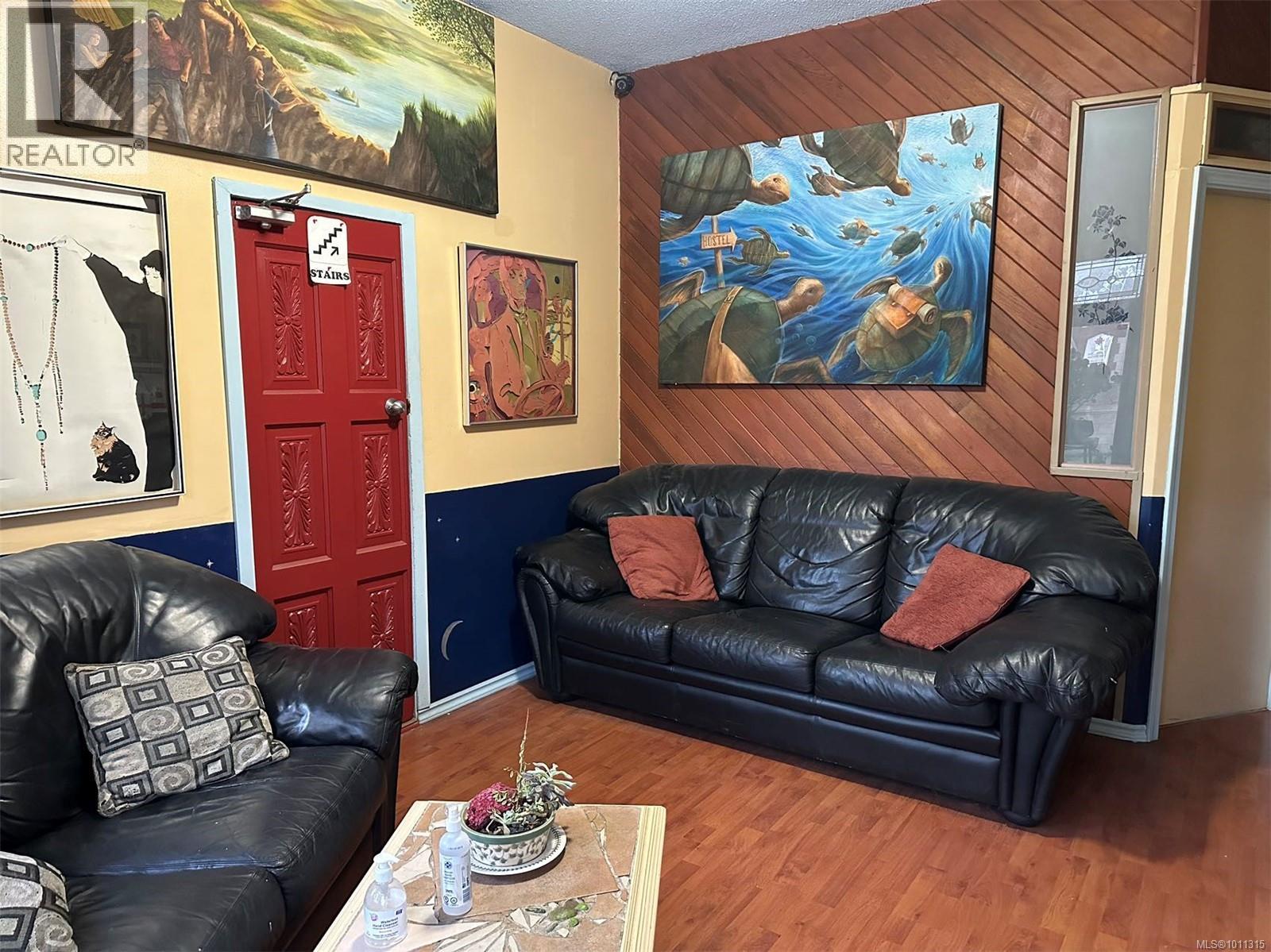 1608 Quadra St