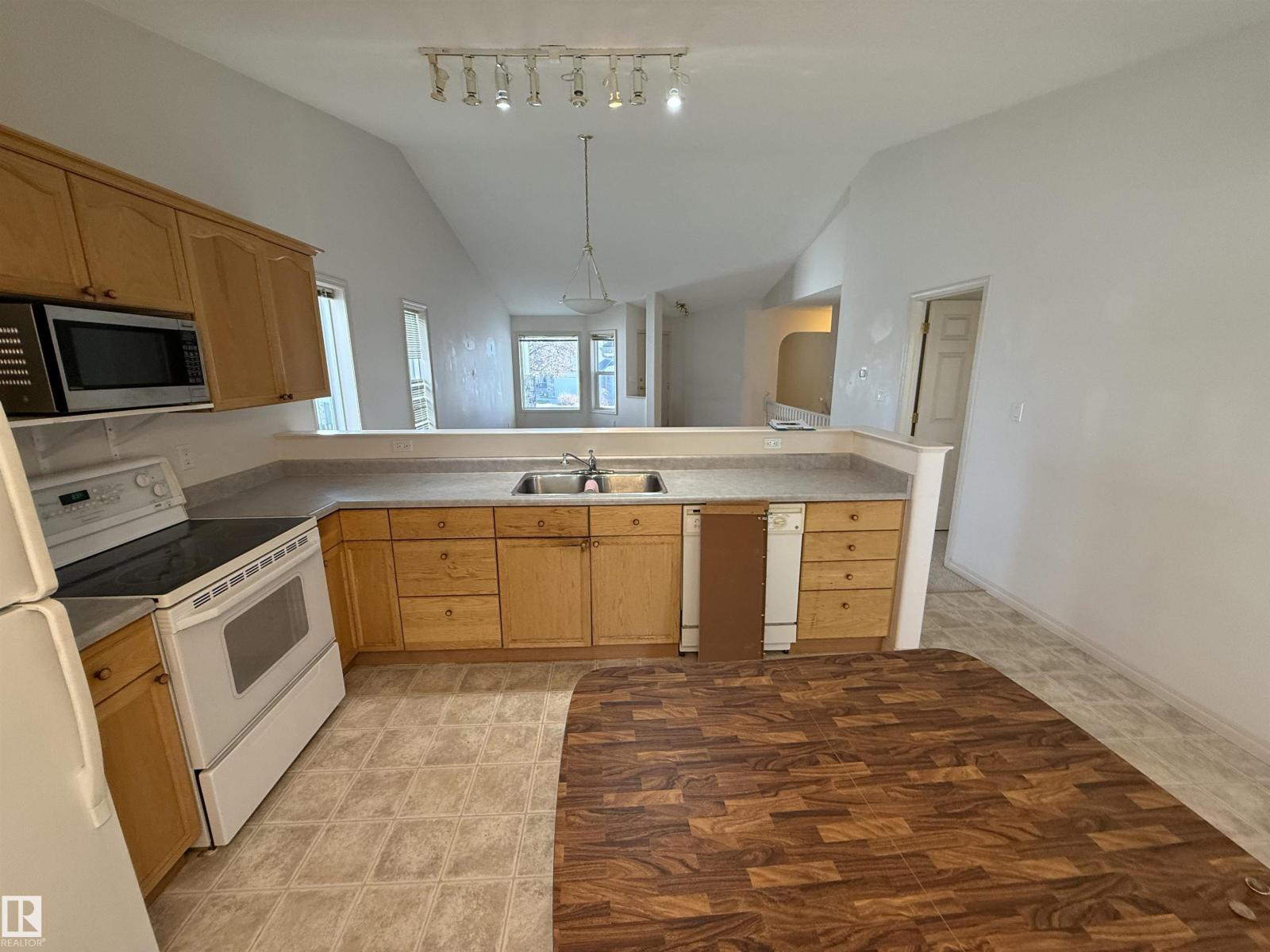 #14 330 GALBRAITH CL NW