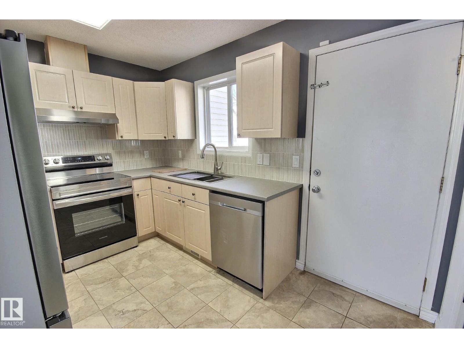 10520 108 AV NW
