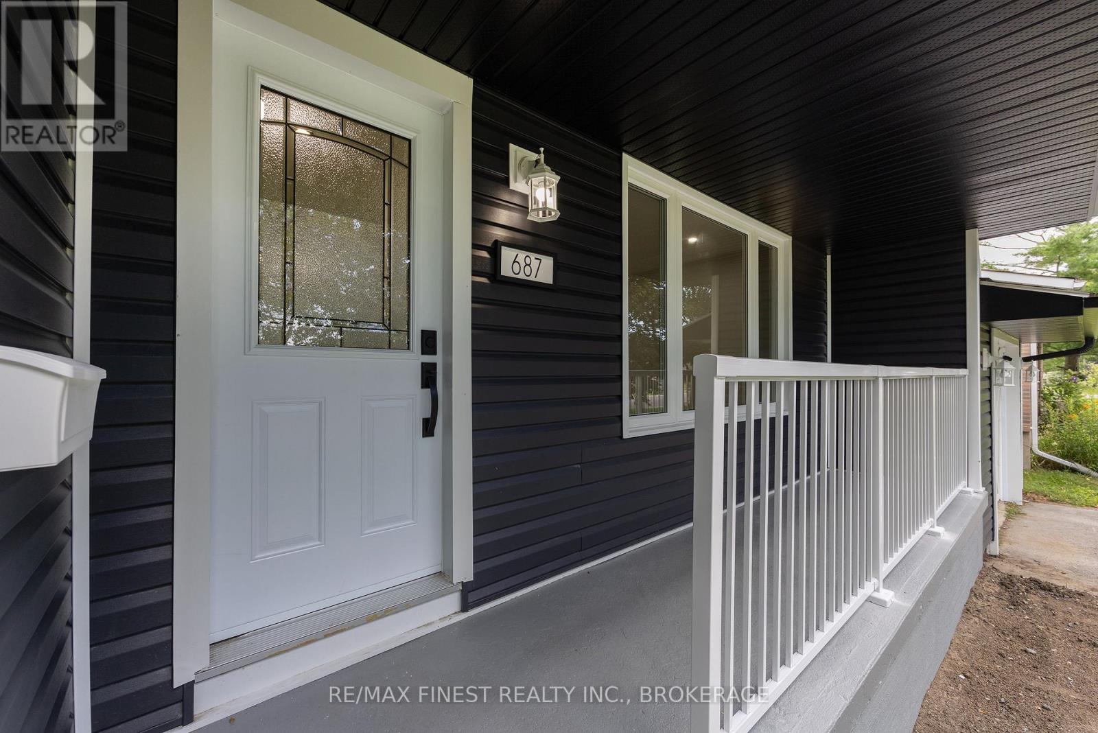 687 WILLIS STREET