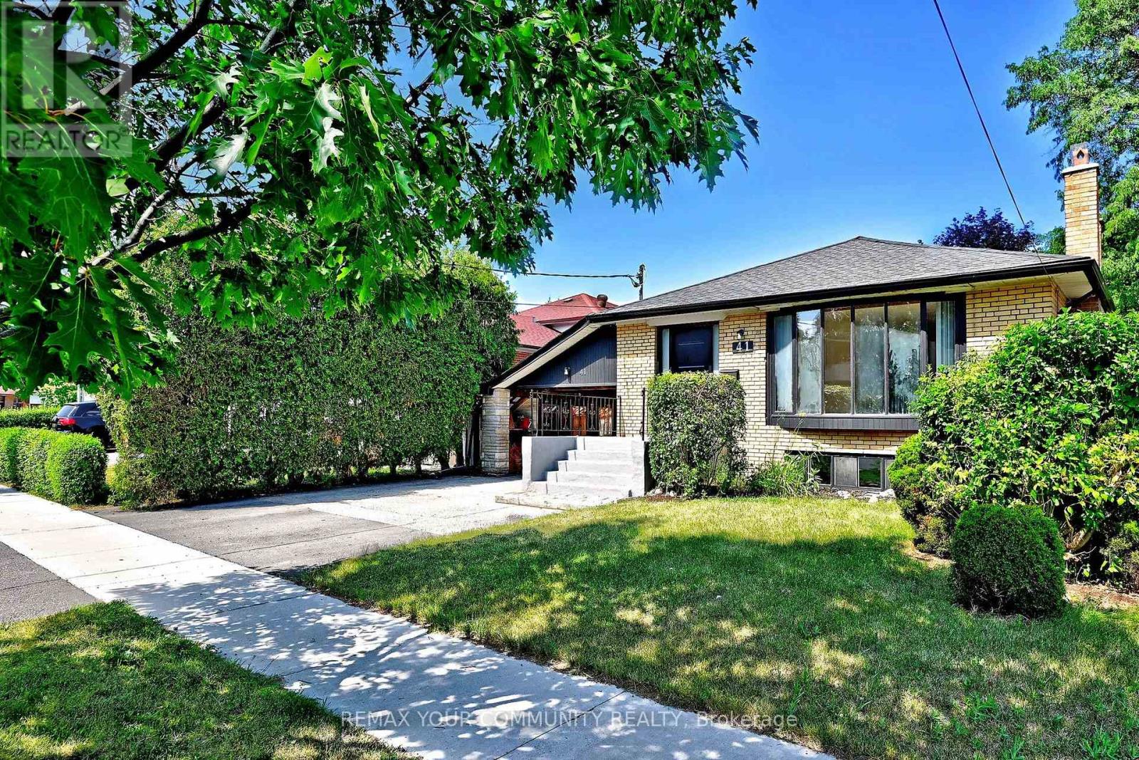 41 STANWOOD CRESCENT