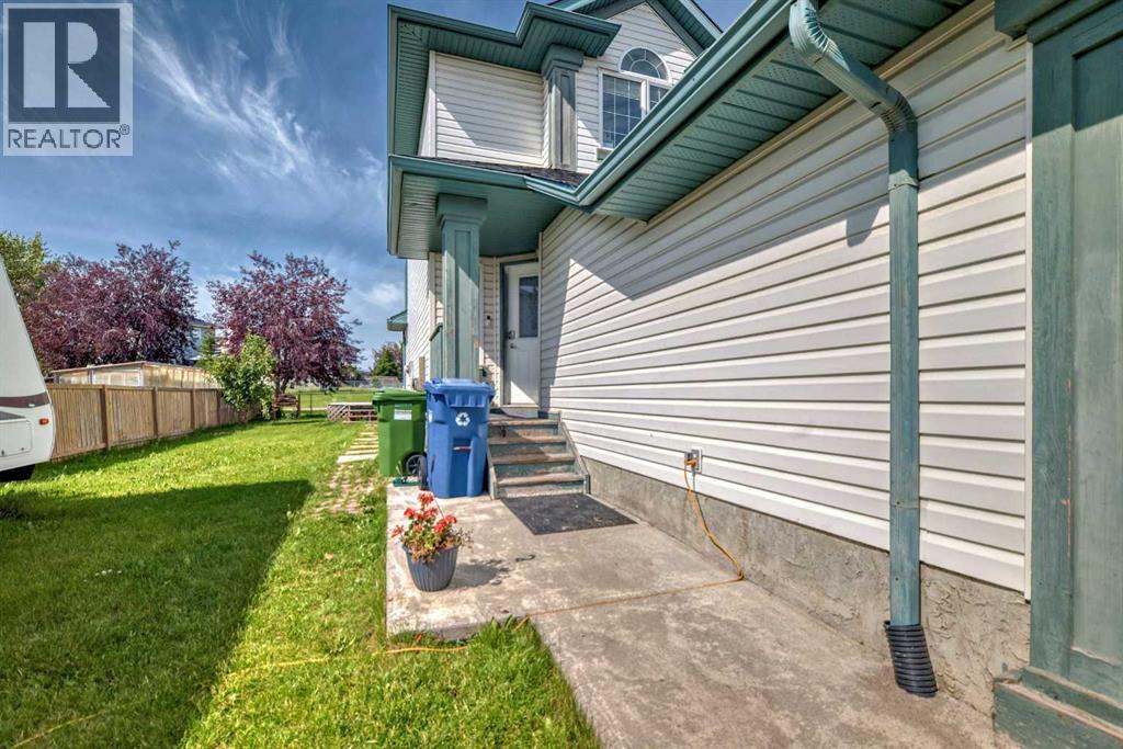 146 Saratoga Close NE