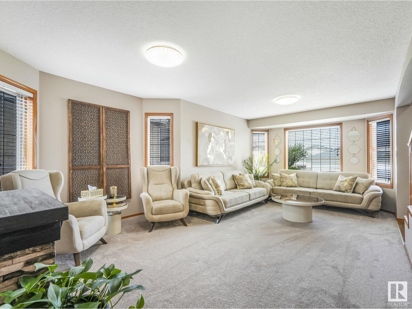 8515 157 AV NW