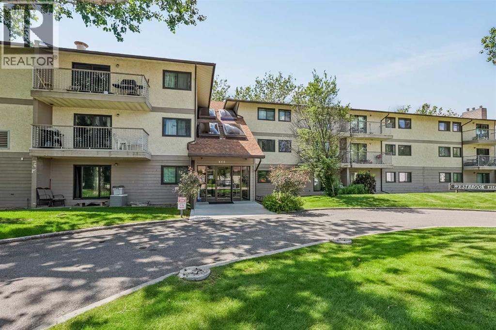 304, 855 Columbia Boulevard W