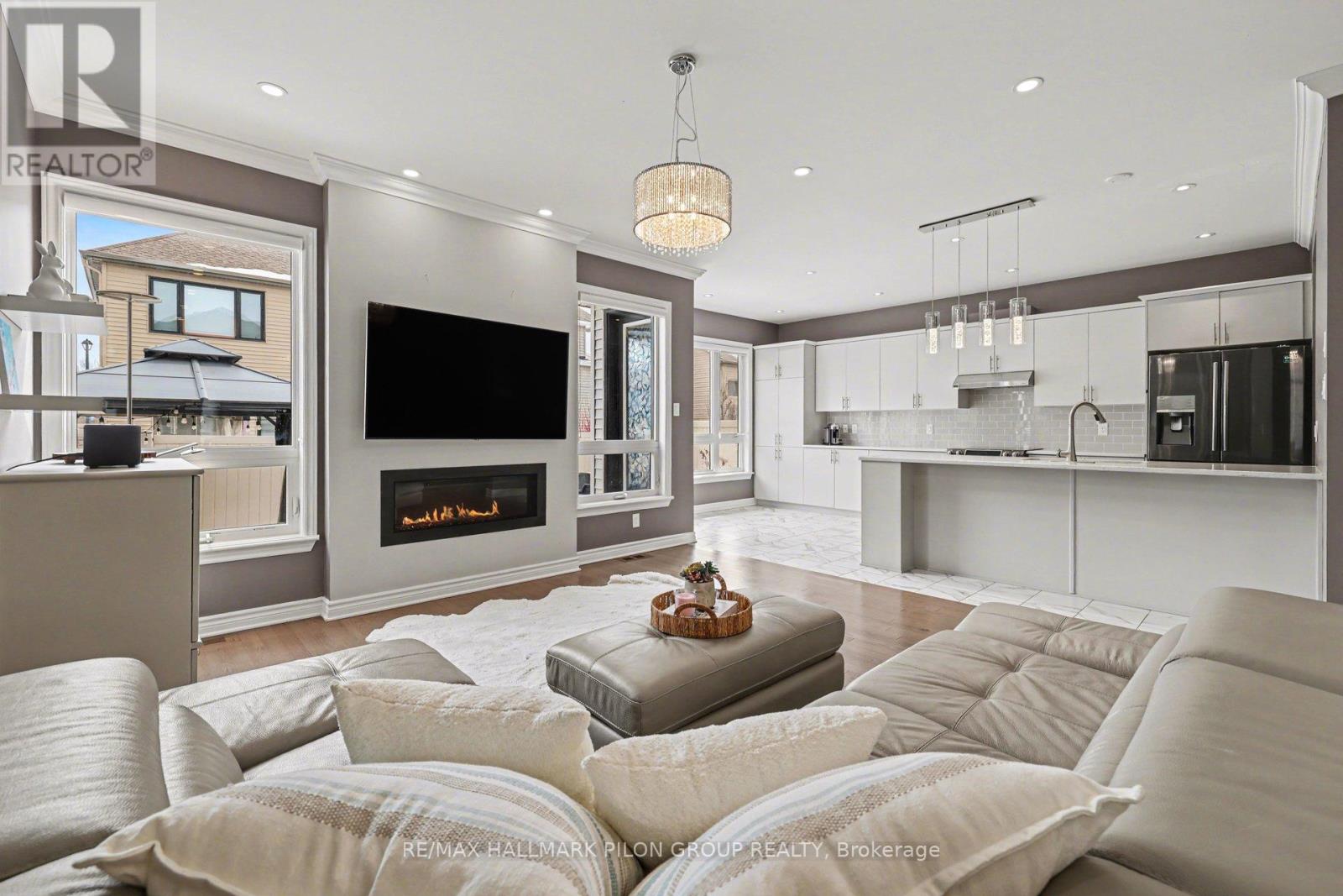 266 SHINLEAF CRESCENT