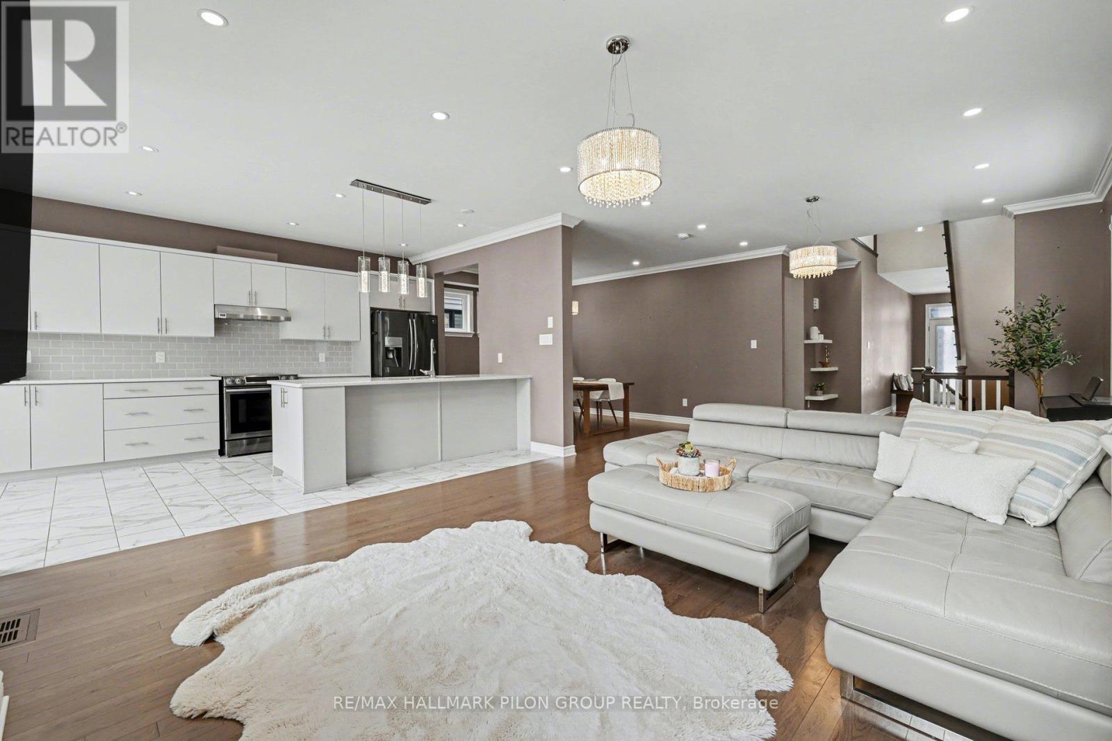 266 SHINLEAF CRESCENT