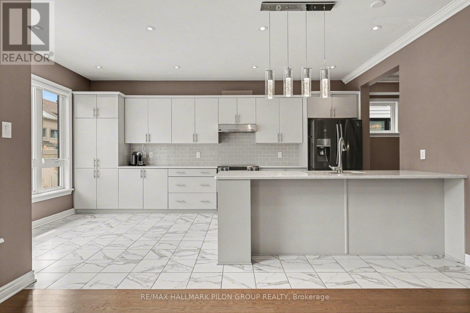 266 SHINLEAF CRESCENT